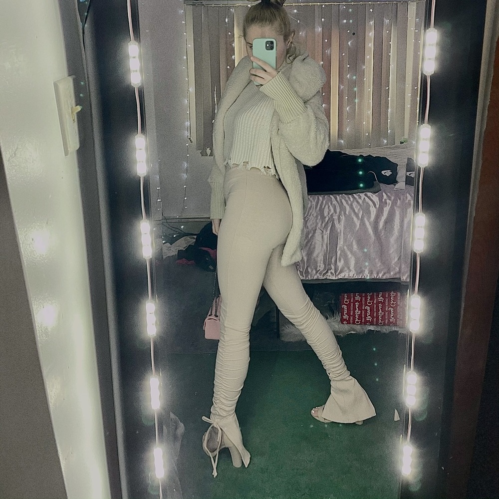 Cream ribbed high rise stacked leggings!